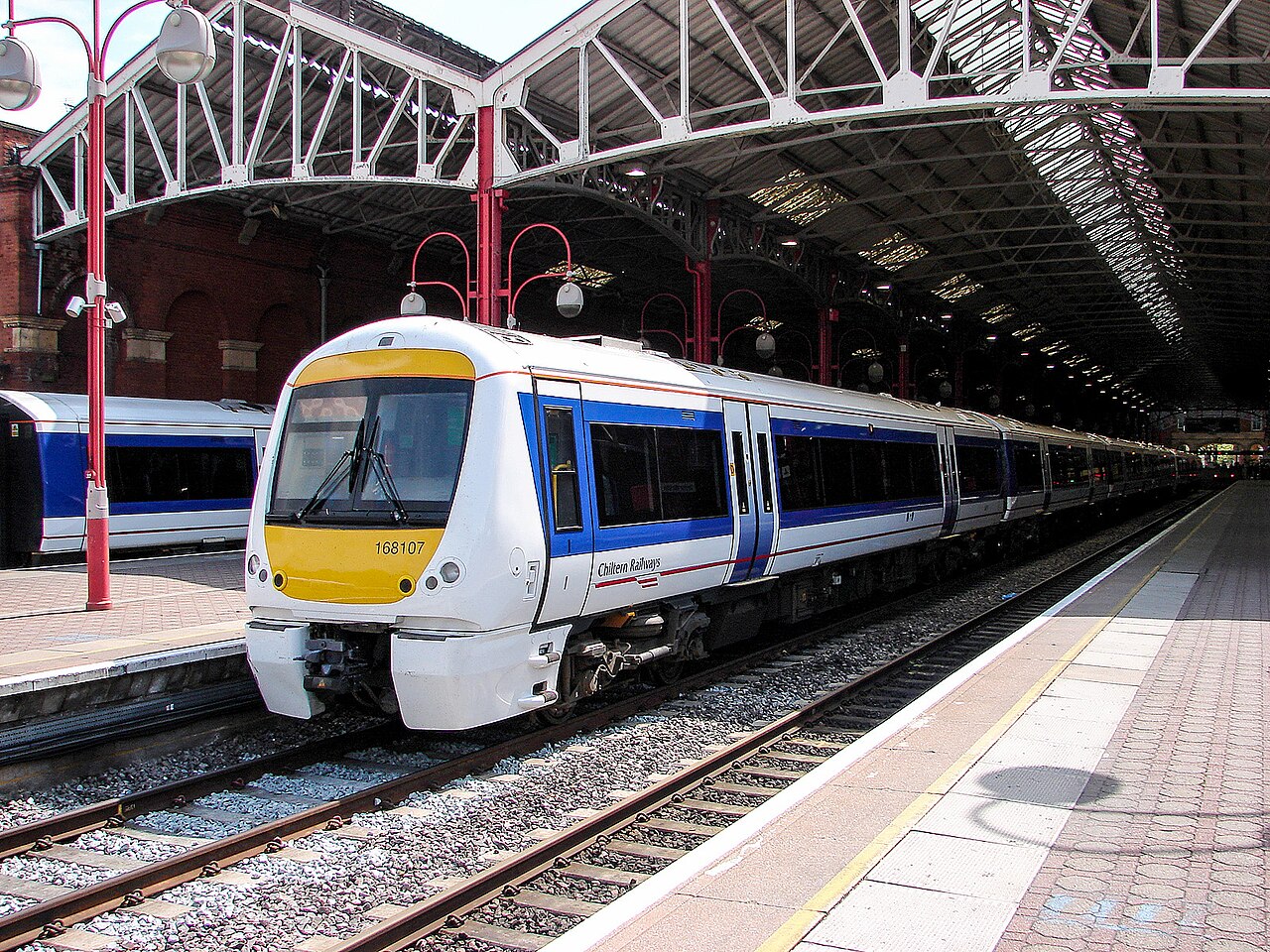 A Chiltern Railways class 168 train at a station platform