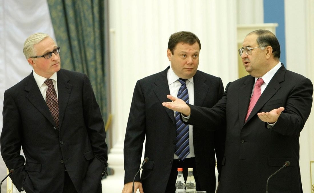 Mikhail Fridman, centre, and Alisher Usmanov, right, at a Kremlin meeting with business leaders in 2009; on the left is Alexander Shokhin of the Russian Union of Industrialists and Entrepreneurs.