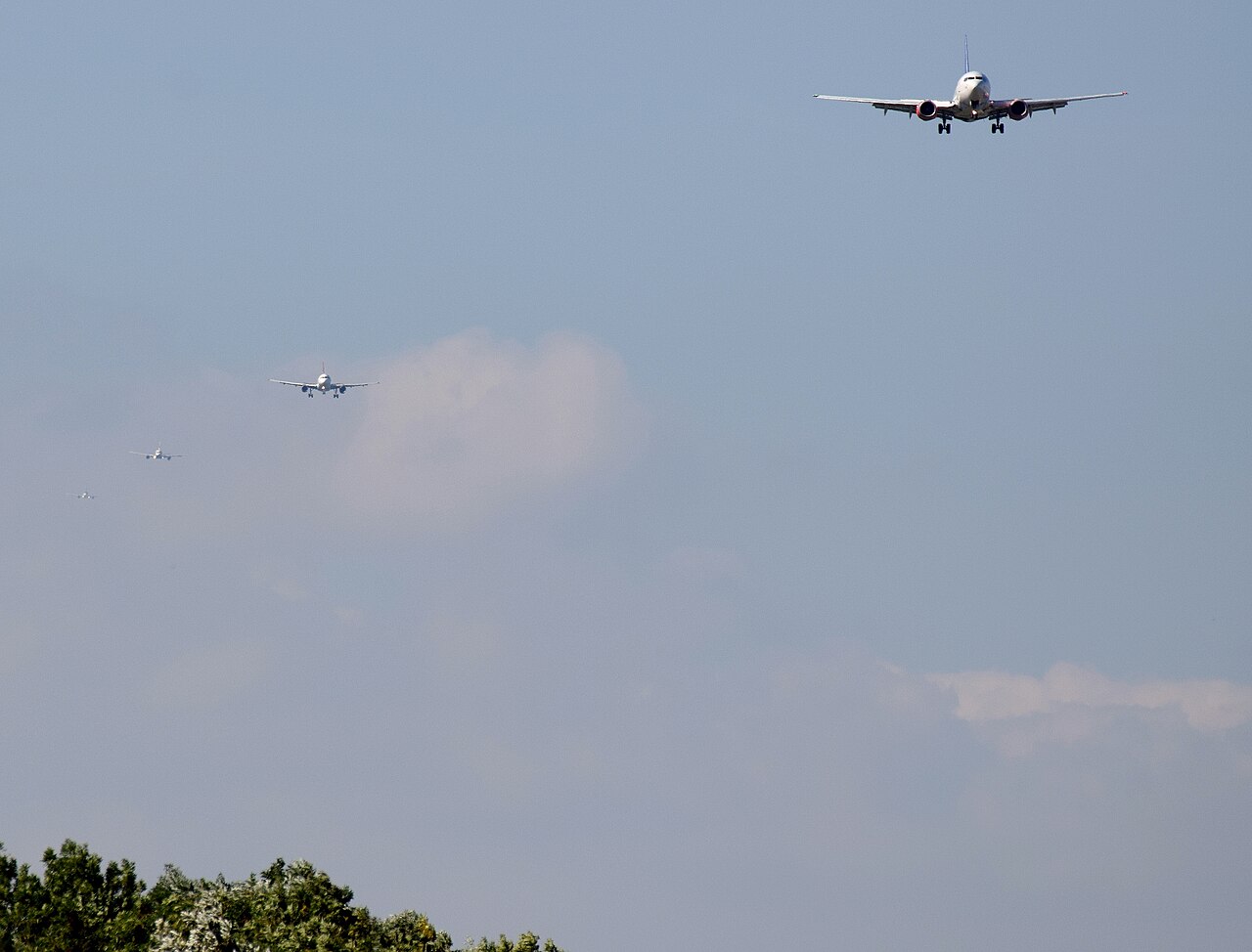 Heathrow expansion ‘not currently compatible’ with UK net zero