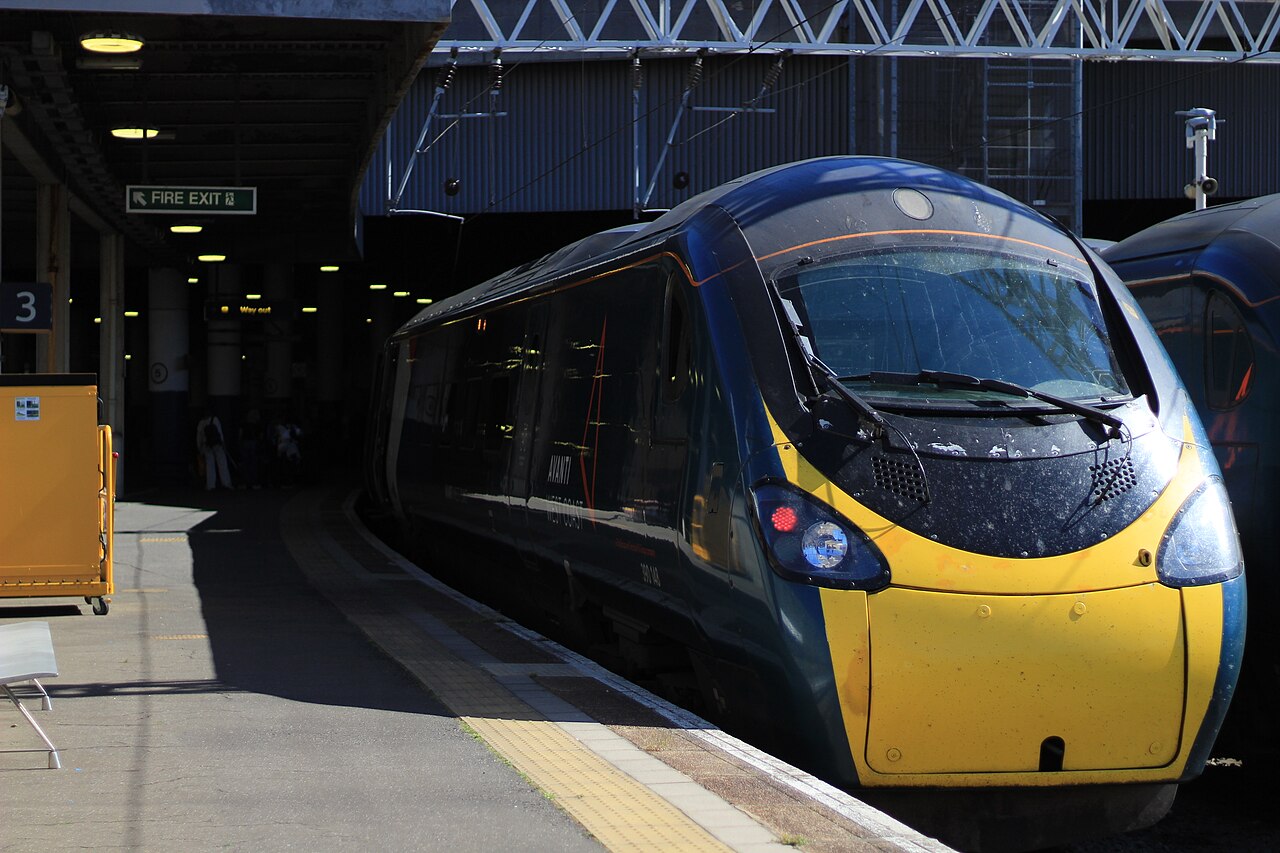 An Avanti West Coast Pendolino train at London Euston station